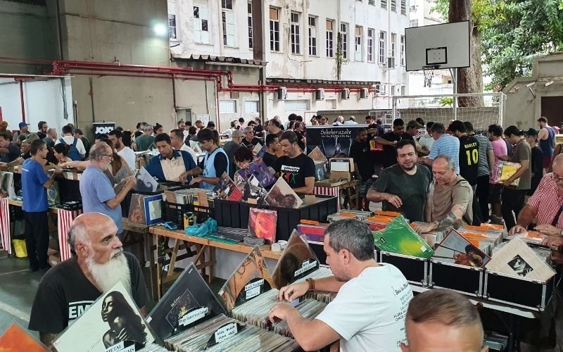 Gira Música reúne feira de vinil, DJs e shows no Catete