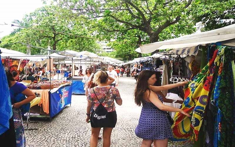 Feira Hippie de Ipanema volta com 1/3 de sua capacidade