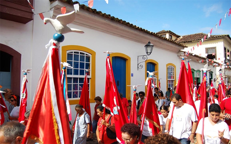 Festa do Divino de Paraty: programação religiosa e cultural pelas ruas da cidade histórica