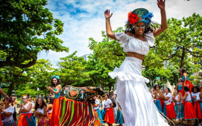 Festival Folia Gastronômica: diversão, carnaval e gastronomia na Praça Paris