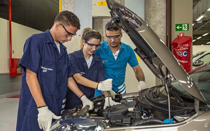 FIRJAN abre 2.120 vagas de Ensino Médio-Técnico para jovens cujas famílias ganham até 1,5 salário mínimo