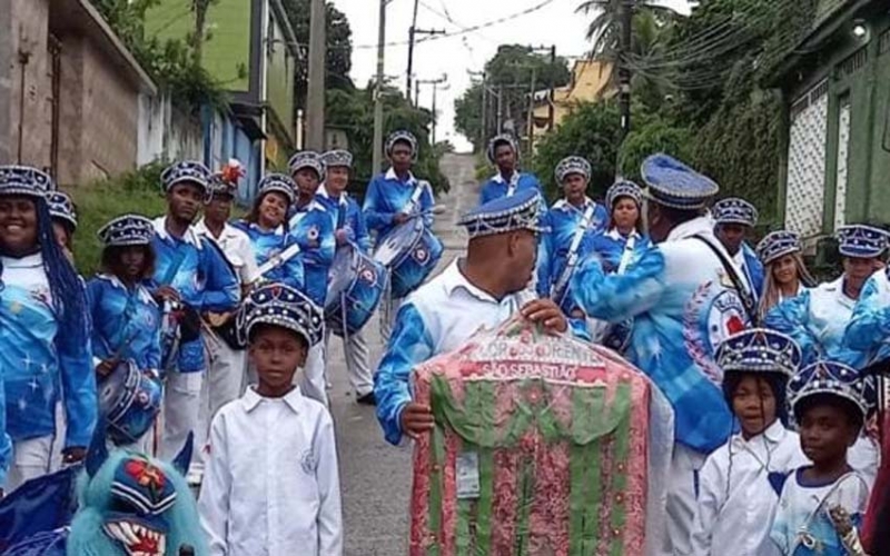 Folia de Reis Flor do Oriente com roda de samba da Pedra do Sal, velha guarda da Portela e Teresa Cristina