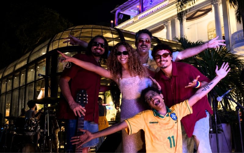 Forró à Beira-Mar no Edifício Touring, na Praça Mauá