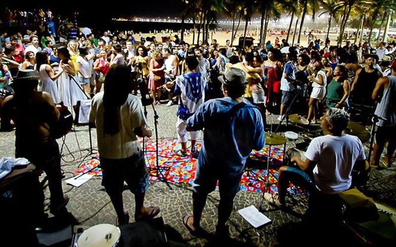 Forró de Rabeca e DJ Doni em homenagem a Iemanjá no Leme