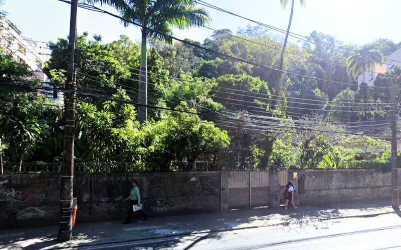 Corte de 66 árvores ameaça meio ambiente na Gávea, moradores repudiam