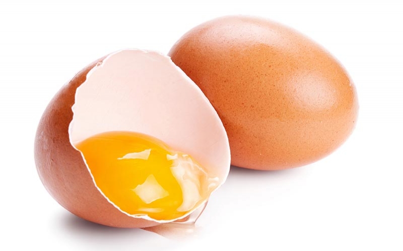 Por que não devemos consumir ovos crus