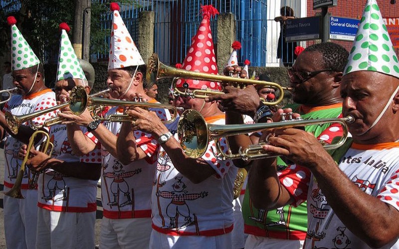 Desfile do bloco infantil Gigantes da Lira