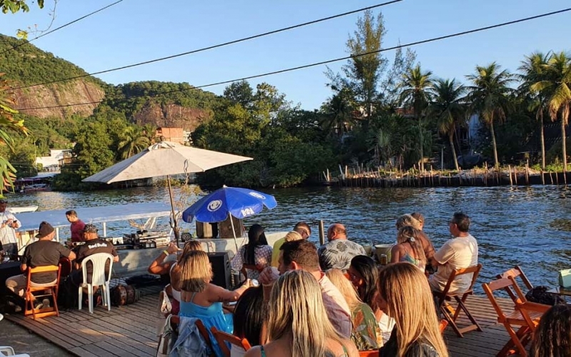 Roda de samba Gigoiando na Ilha Primeira