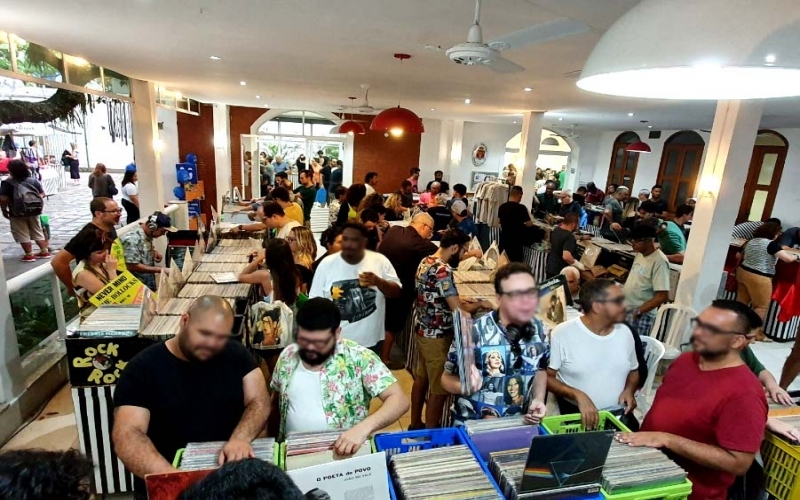 Feira de Vinil Gira Música na Catedral Metropolitana