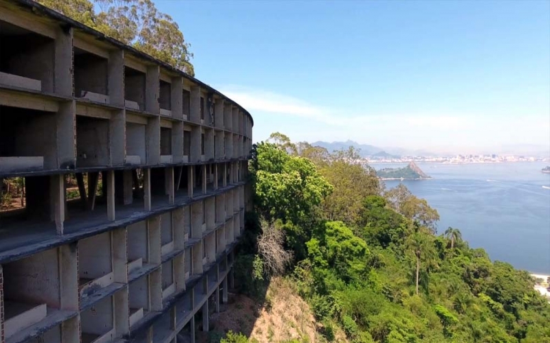 Panorama, o hotel inacabado no Morro da Viração em Niterói