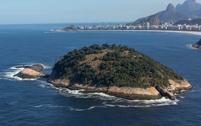 Ilha de Cotunduba, área de proteção ambiental na entrada da Baía de Guanabara