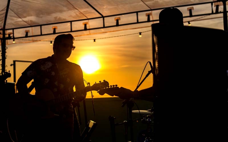 Ilha Sunset: música e gastronomia no Ilha Plaza