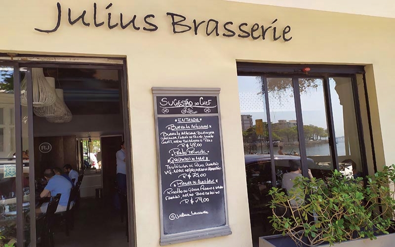 Julius Brasserie: experiência gourmet inesquecível com visual da praia da Urca