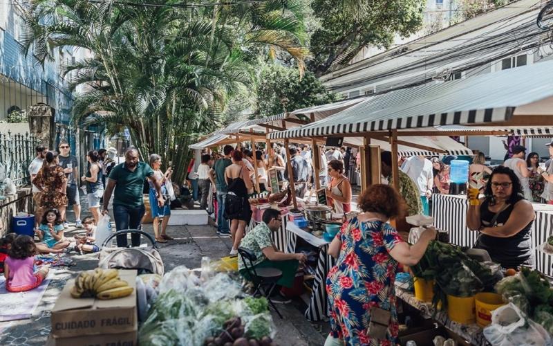 Feira Junta Local na Praça do Lido