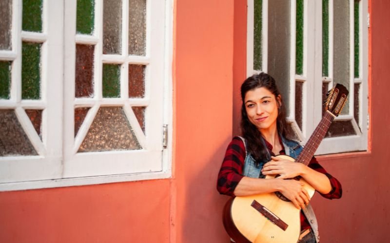 “Eu Me Agarro na Viola” celebra 100 anos de Inezita Barroso em espetáculo no SESI Itaperuna