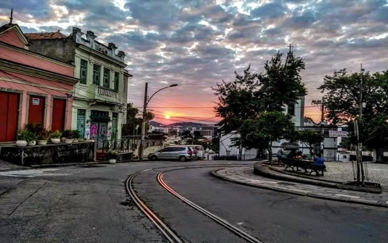 Chichaurren toca ritmos latinos e brasileiros no Largo das Neves