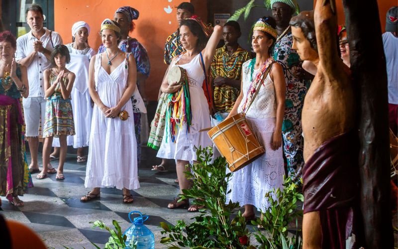 Lava São Sebastião reúne maracatu, reis e tambor na Fundição Progresso