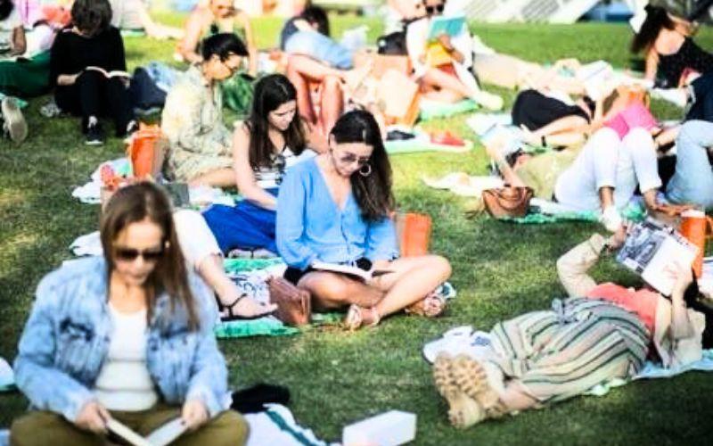 Taquicardia Literária reúne leitores em evento aberto na Marina da Glória