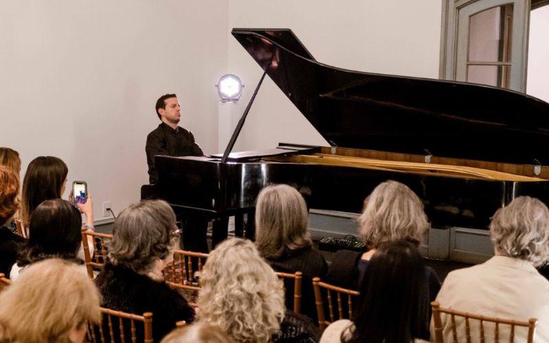 Pianista Leonardo Hilsdorf na Sala Cecília Meireles