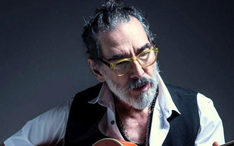 Lobão, em voz e violão, no Blue Note Rio