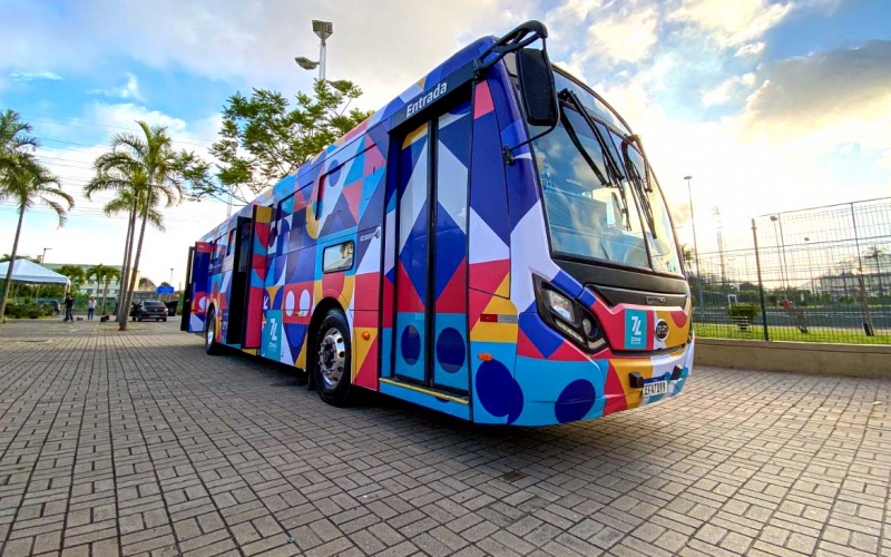 Ônibus elétrico de turismo se despede de Madureira