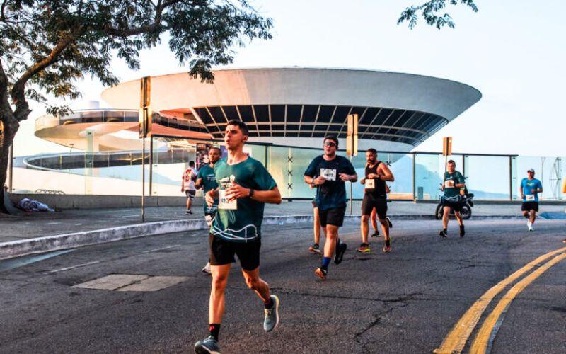 Maratona de Niterói 2025 percorre pontos icônicos e contará com 4 mil atletas