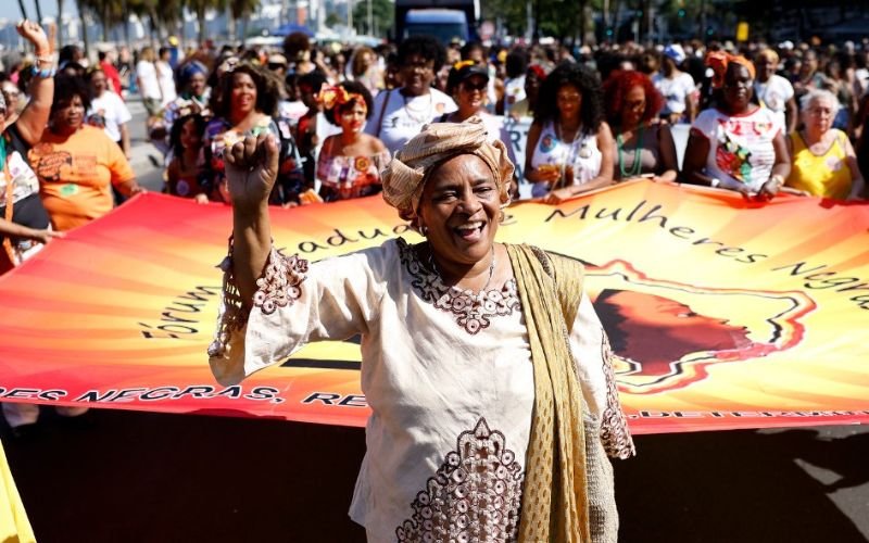 Mulheres Negras ocupam Copacabana em marcha por democracia, reparação e justiça racial
