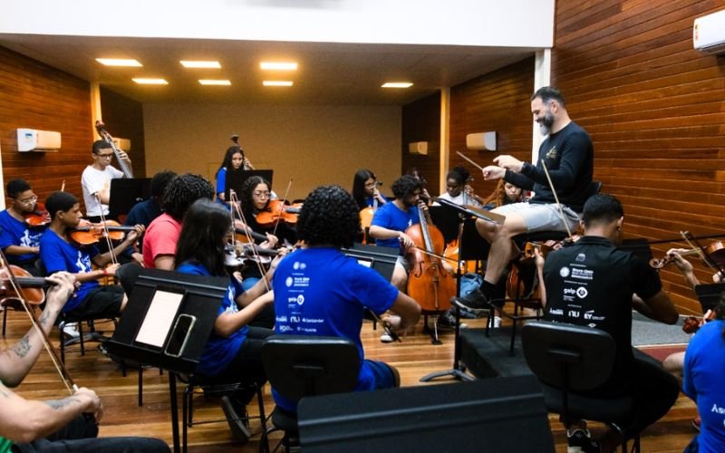 Orquestra Maré do Amanhã participa de show com Jovem Dionísio, Terno Rei e Capitão Fausto no Vivo Rio