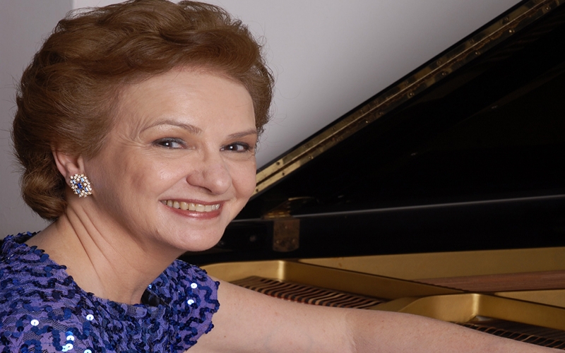 Pianista Maria Helena de Andrade na Sala Cecília Meireles