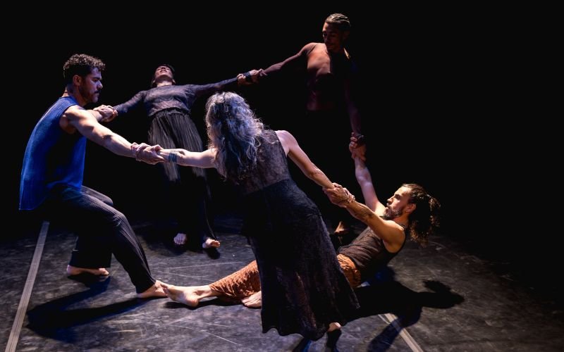 “Matéria” reúne bailarinos na faixa dos 40 anos no Teatro Carlos Gomes, Centro do Rio