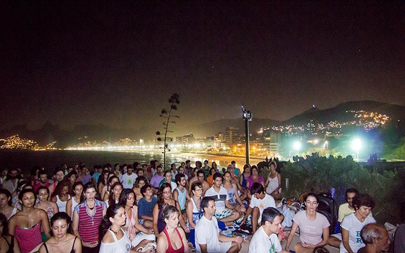 Meditação da Lua Cheia na Praia Vermelha