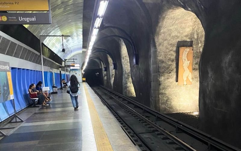 Estações de Copacabana funcionam 24h para público do show de Shakira