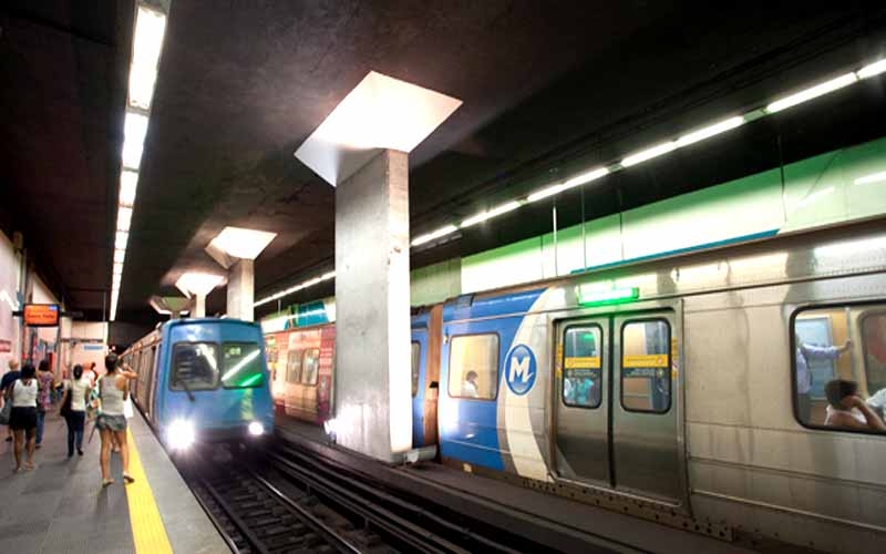 Metrô funciona 24h no carnaval