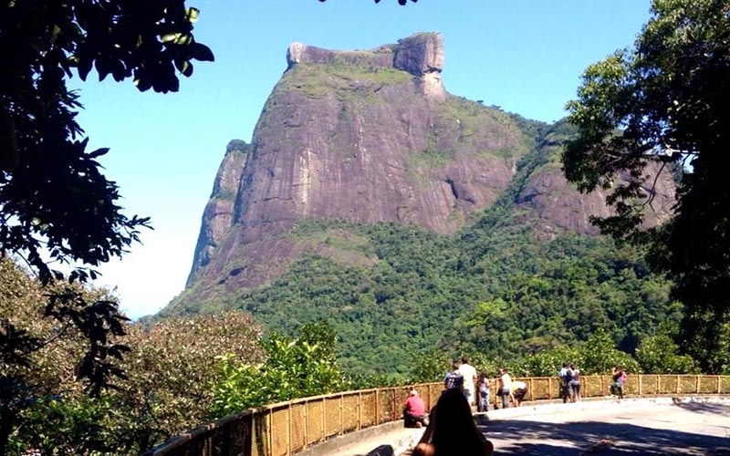 Mirante das Canoas: visual da Pedra da Gávea e do mar