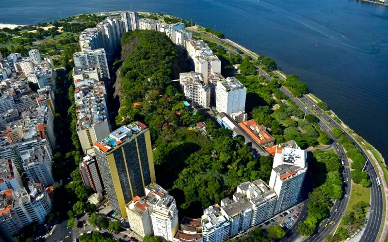 Morro da Viúva, o morro que ninguém vê por ser cercado de edifícios