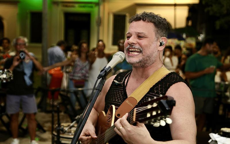 Moyseis Marques canta Chico Buarque no Centro da Música Carioca