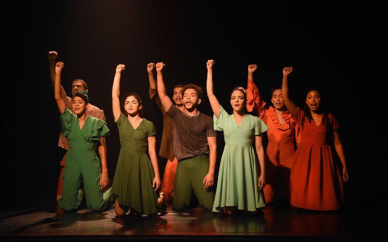 Espetáculo “MPB – Amor, Guerra e Paz” faz apresentação única no Teatro Raul Cortez
