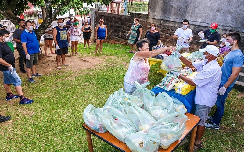 MST doa 12 toneladas de arroz orgânico e milhares de cestas básicas à comunidades carentes