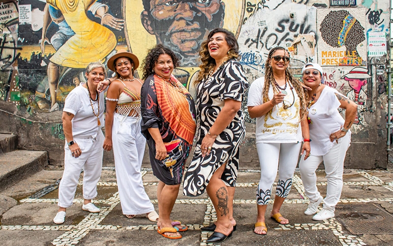 Mulheres da Pequena África no Largo da Prainha