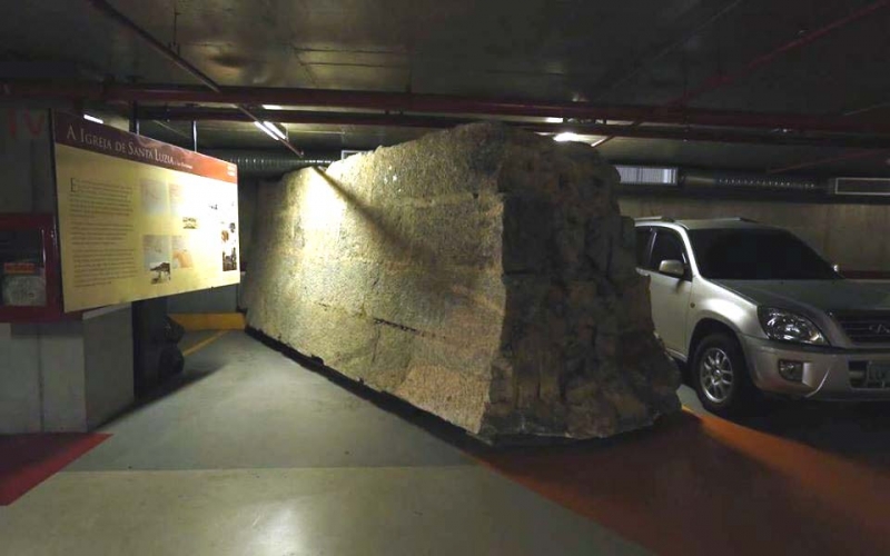 Muralha da Igreja Santa Luzia encontrada em obra de estacionamento pode ser visitada