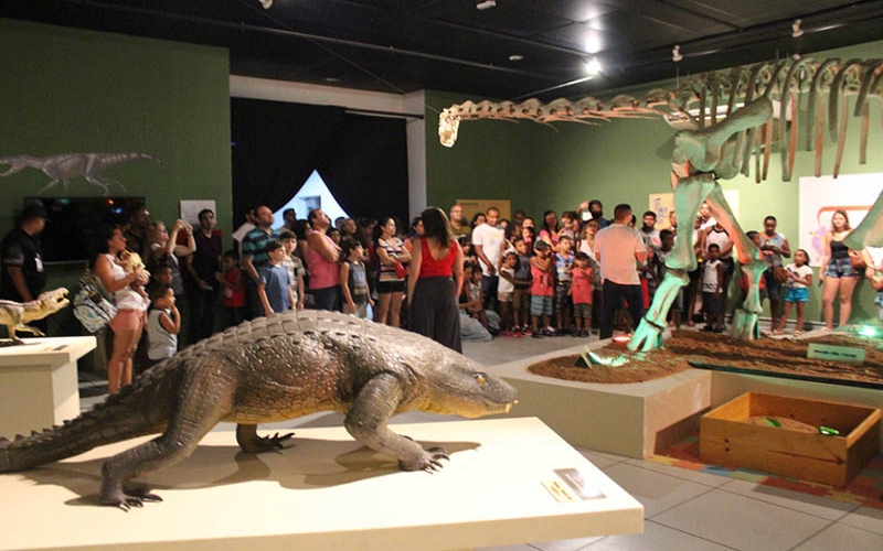 Dinossauros e robótica no Museu Ciência e Vida em Duque de Caxias