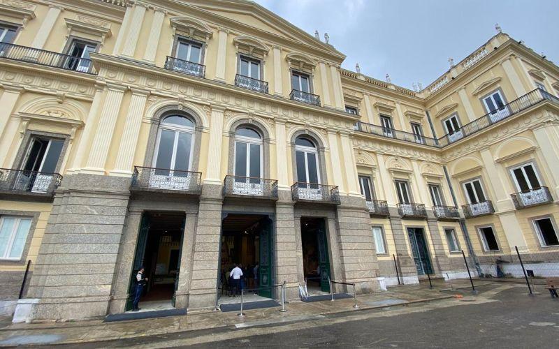Museu Nacional reabre ao público parcialmente com mostra temporária "Entre Gigantes"