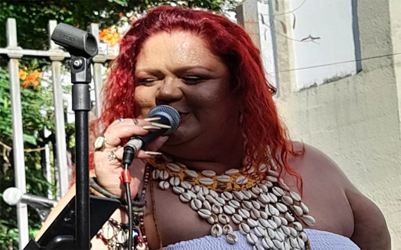 Nana Kozak canta Nana Caymmi no Teatro Ruth de Souza