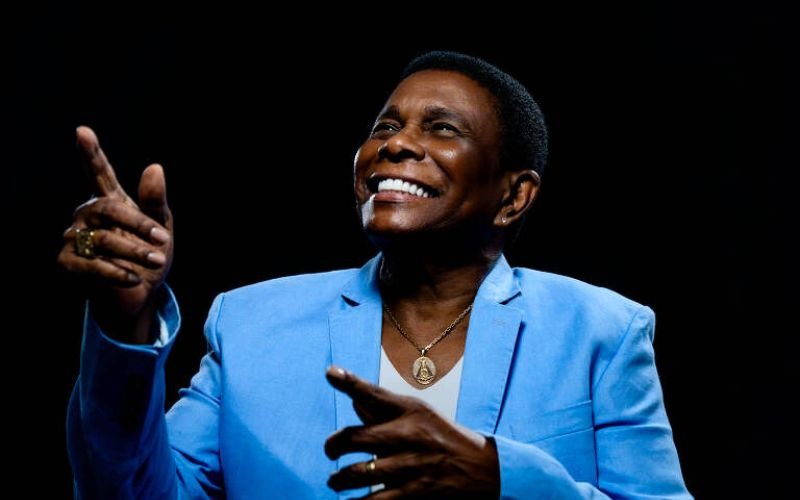 Neguinho da Beija-Flor é o destaque em roda de samba no Casarão do Firmino