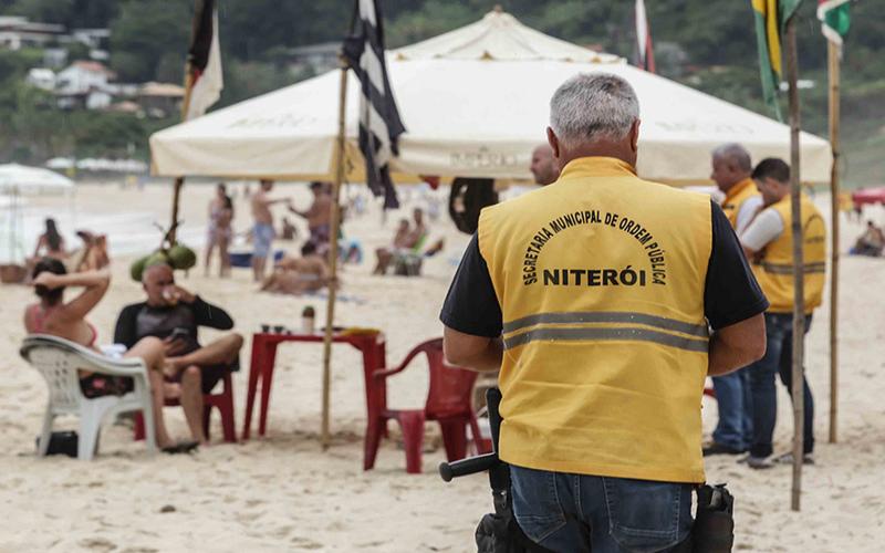 Niterói estabelece regras nas praias durante o verão, garrafas de vidro estão proibidas