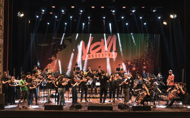 Sucessos de Bruno Mars ganham versões orquestrais no palco do Theatro Municipal