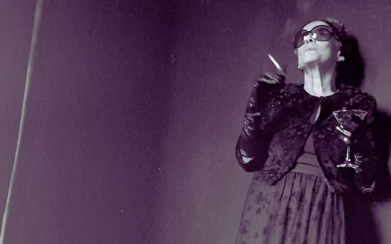 O Diabo em Mrs. Davis tem Nina de Pádua interpretando Bette Davis no Teatro Barra Point
