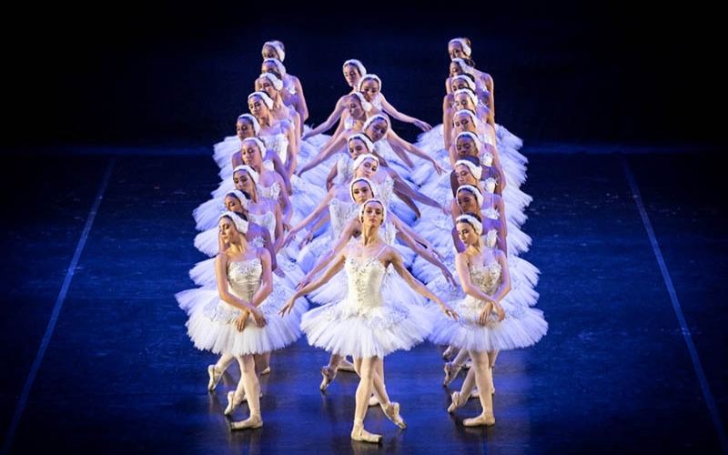 O Lago dos Cisnes – ballet em 4 atos Ballet e Orquestra Sinfônica do Theatro Municipal do Rio de Janeiro