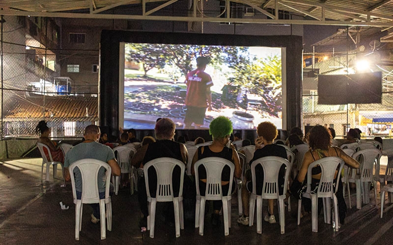 Programação Abya Yala exibe filmes de graça na Maré