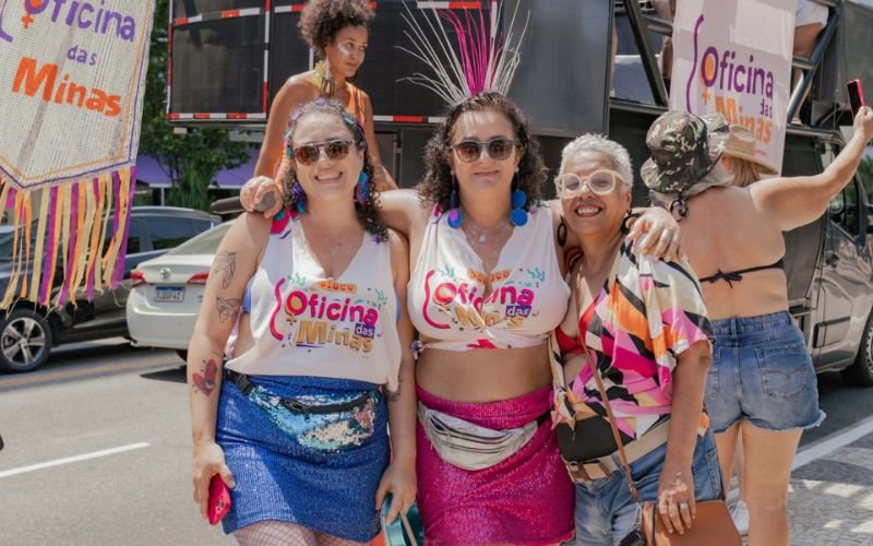 Bloco Oficina das Minas desfila em Santa Rosa e recebe Tia Surica como convidada